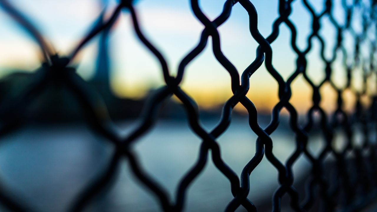 Pros and Cons of Chain-Link Fences