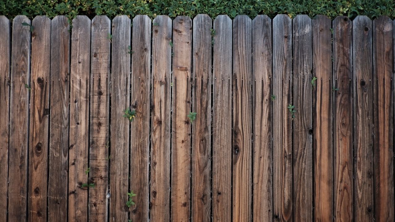 Pros and Cons of Wooden Post Fences